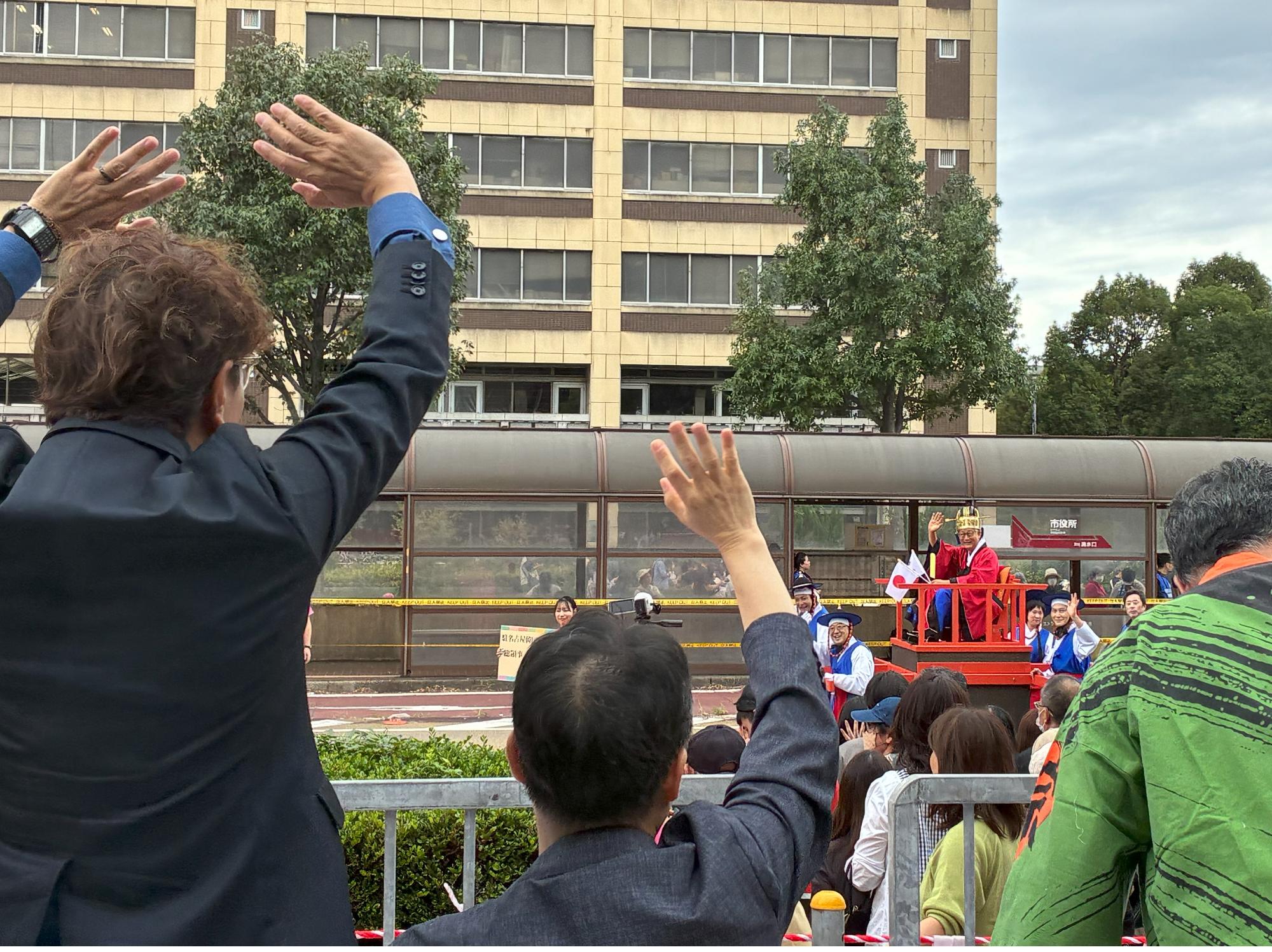 名古屋まつりを観覧する近藤市長