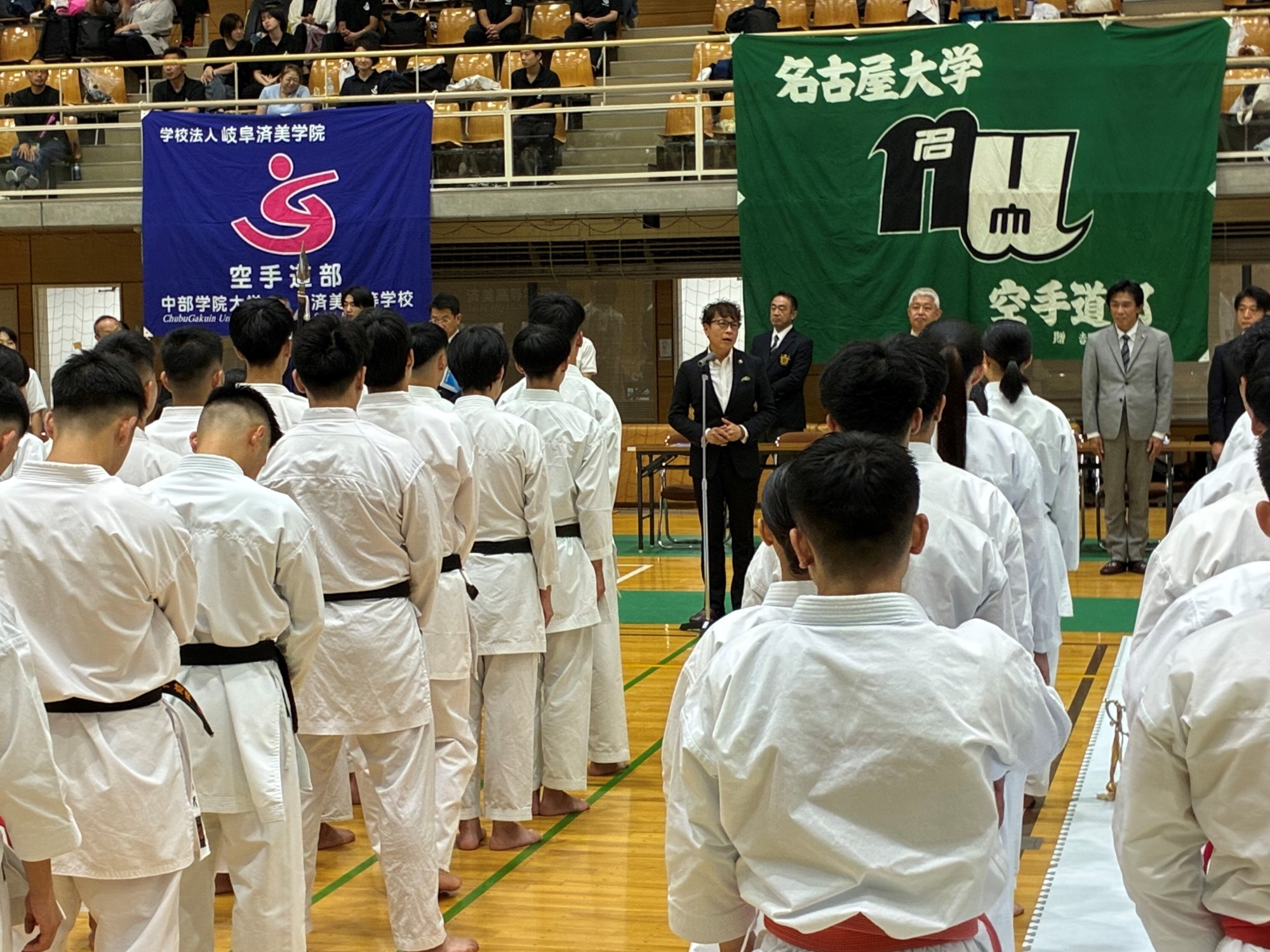 20250907_令和7年度東海地区大学秋季空手道選手権大会で挨拶をする近藤市長