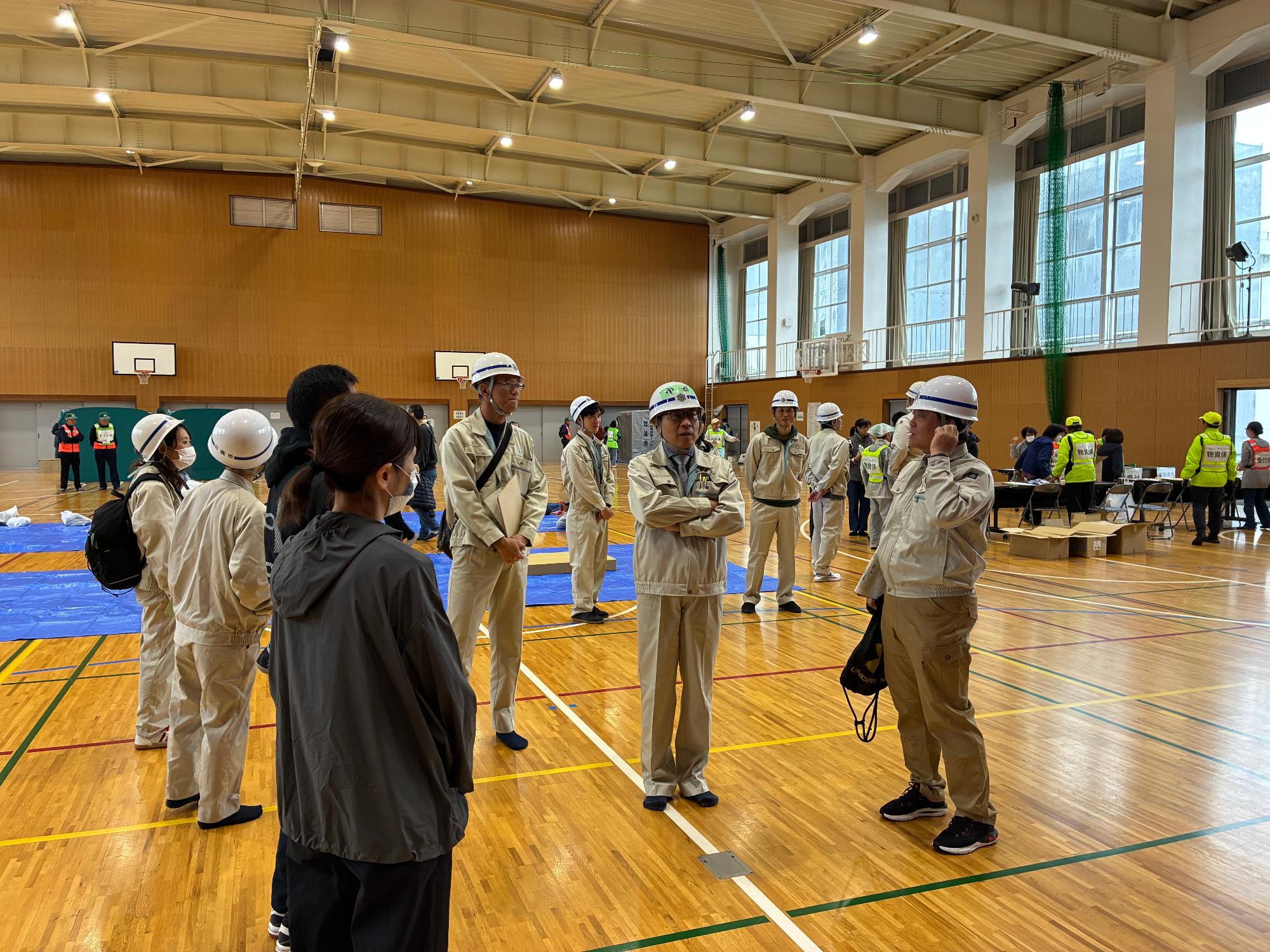 20251109_日進西高校での防災訓練を視察する近藤市長