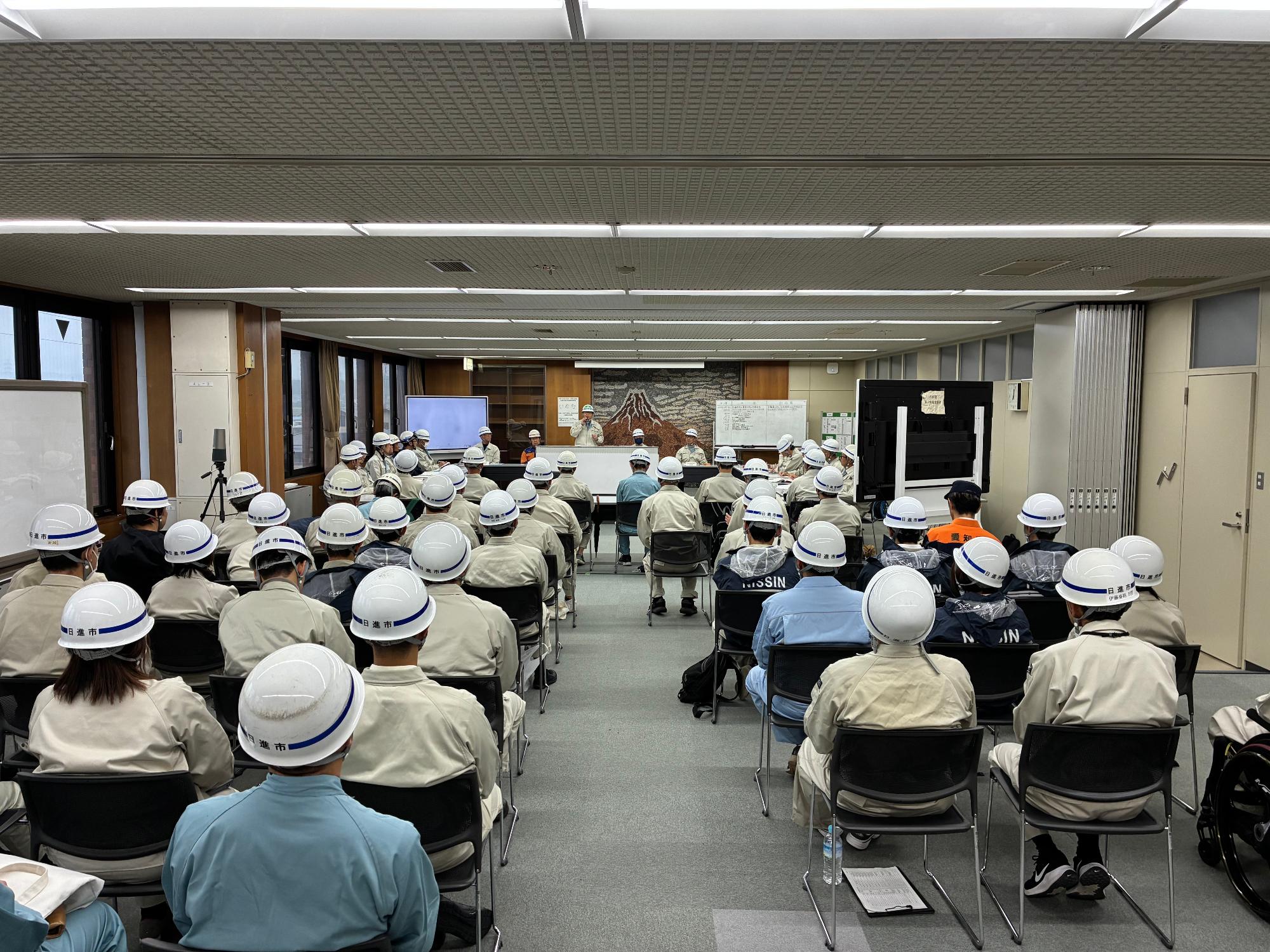 20251109_災害対策本部会議の様子