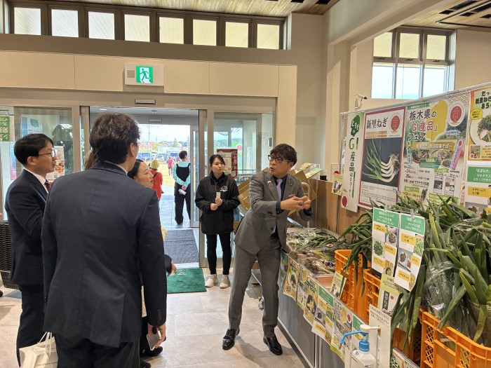 20251124_マチテラス日進でのフェアを案内する近藤市長