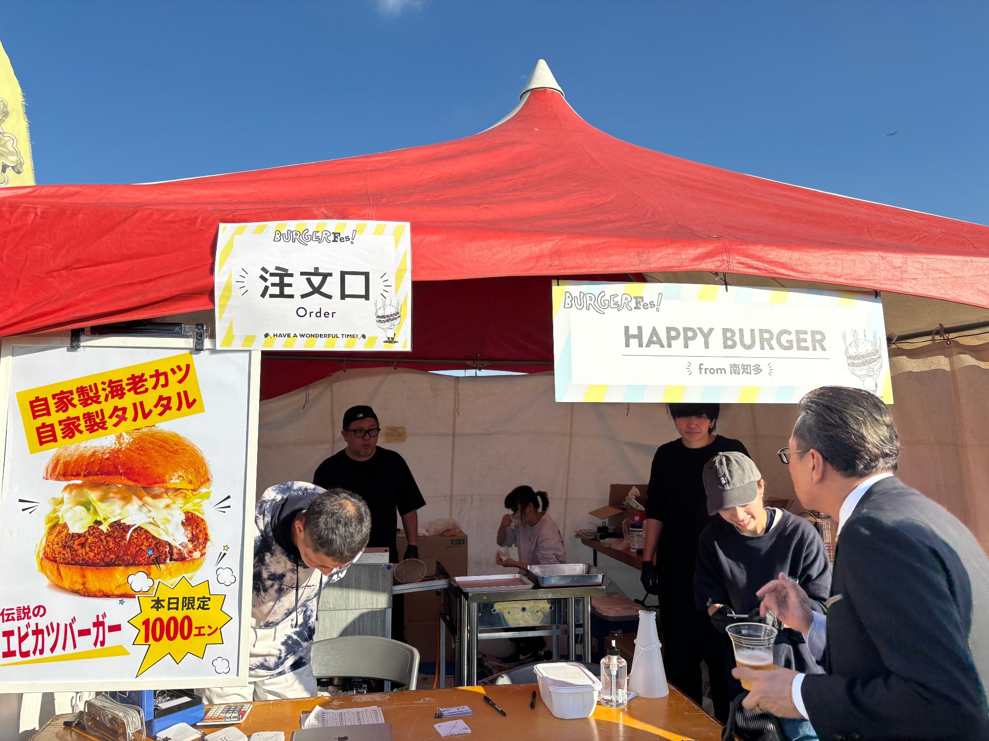 出店店舗を見て回る近藤市長