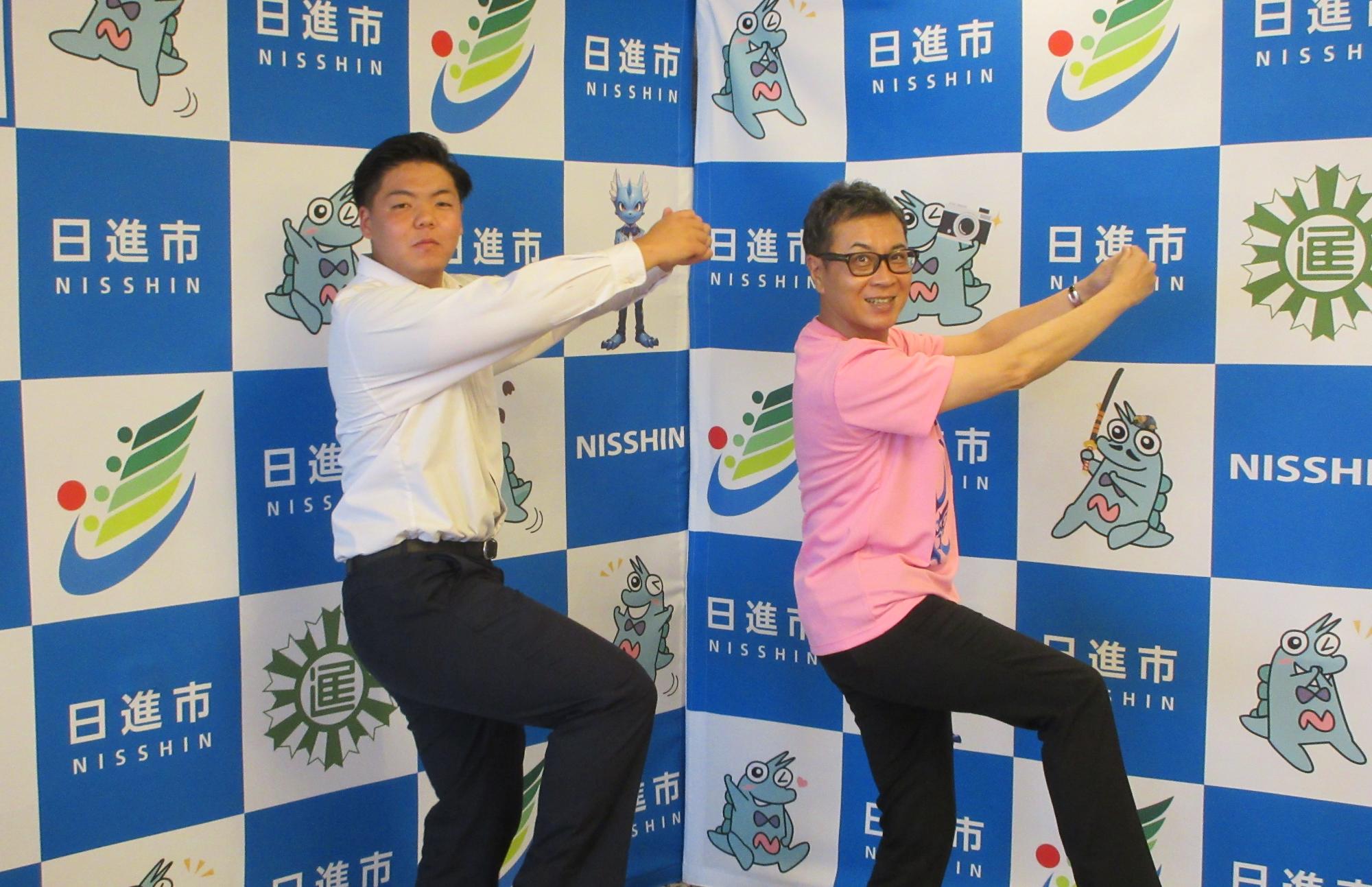 写真左から笠井来夏さん、近藤市長