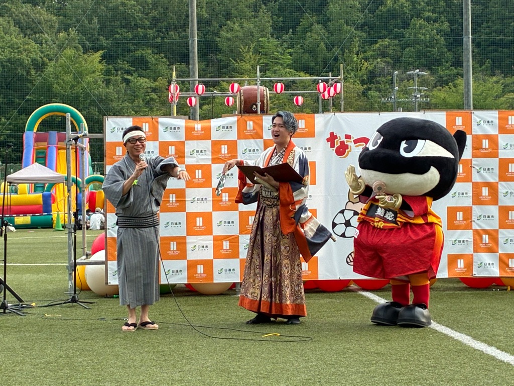 20260802_オープニングセレモニーで挨拶をする近藤市長