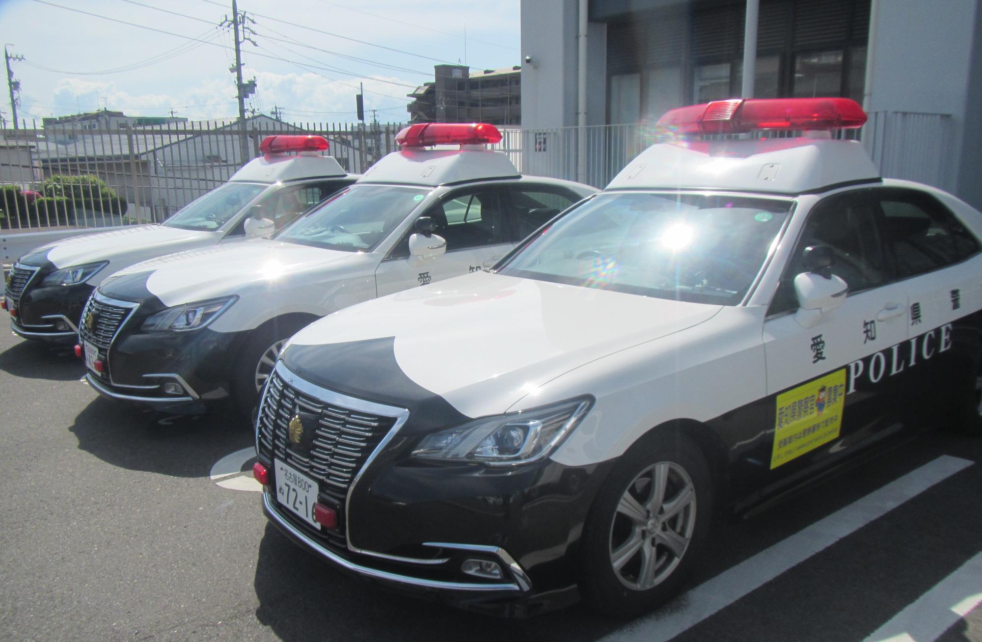 警察車両