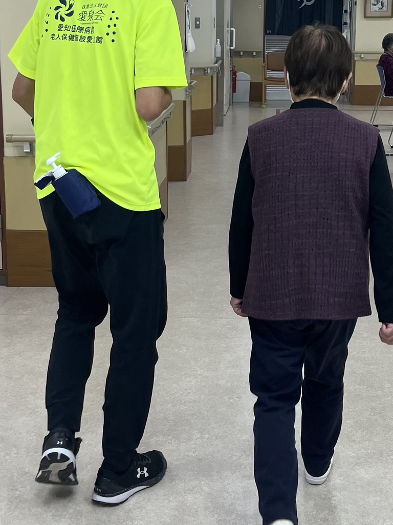 愛泉館での歩く速度測定の様子