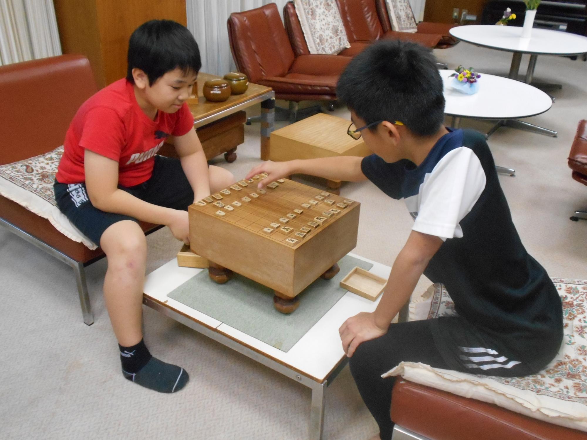 ロビーで遊ぶ様子