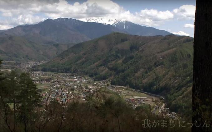 山に囲まれた木祖村の上空からの写真