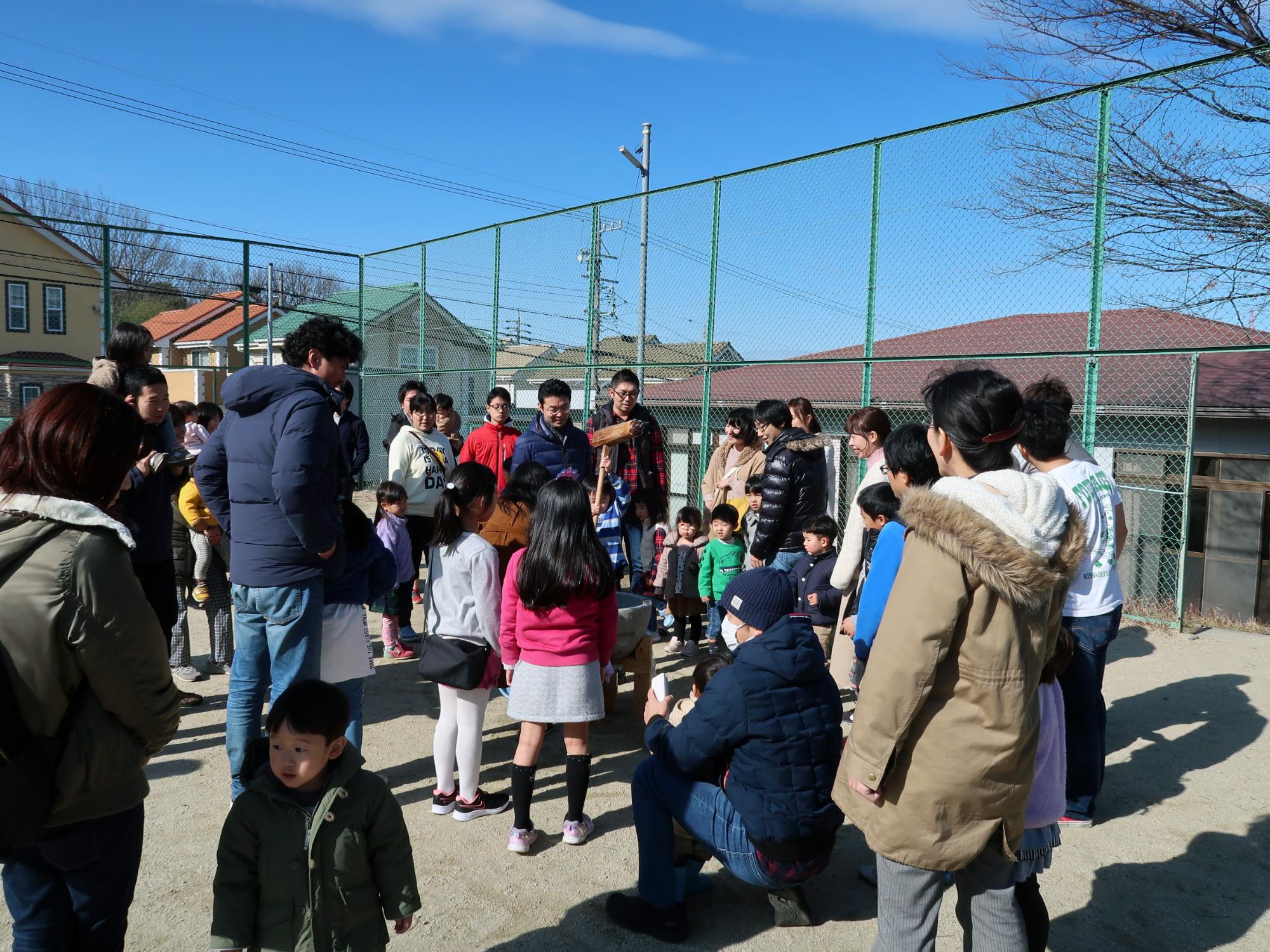 パパママカフェ餅つき大会の様子