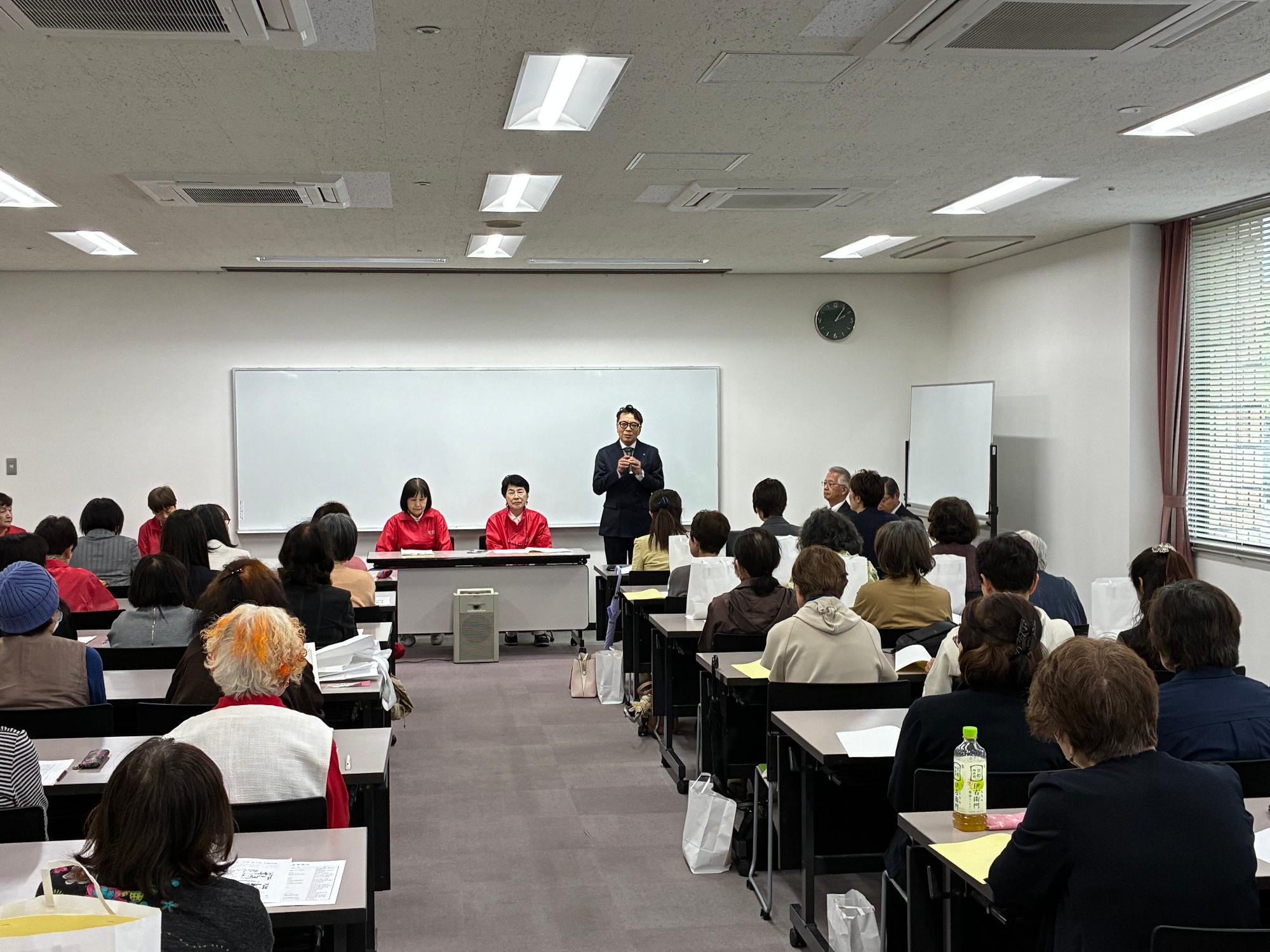 20260404_総会で挨拶をする近藤市長