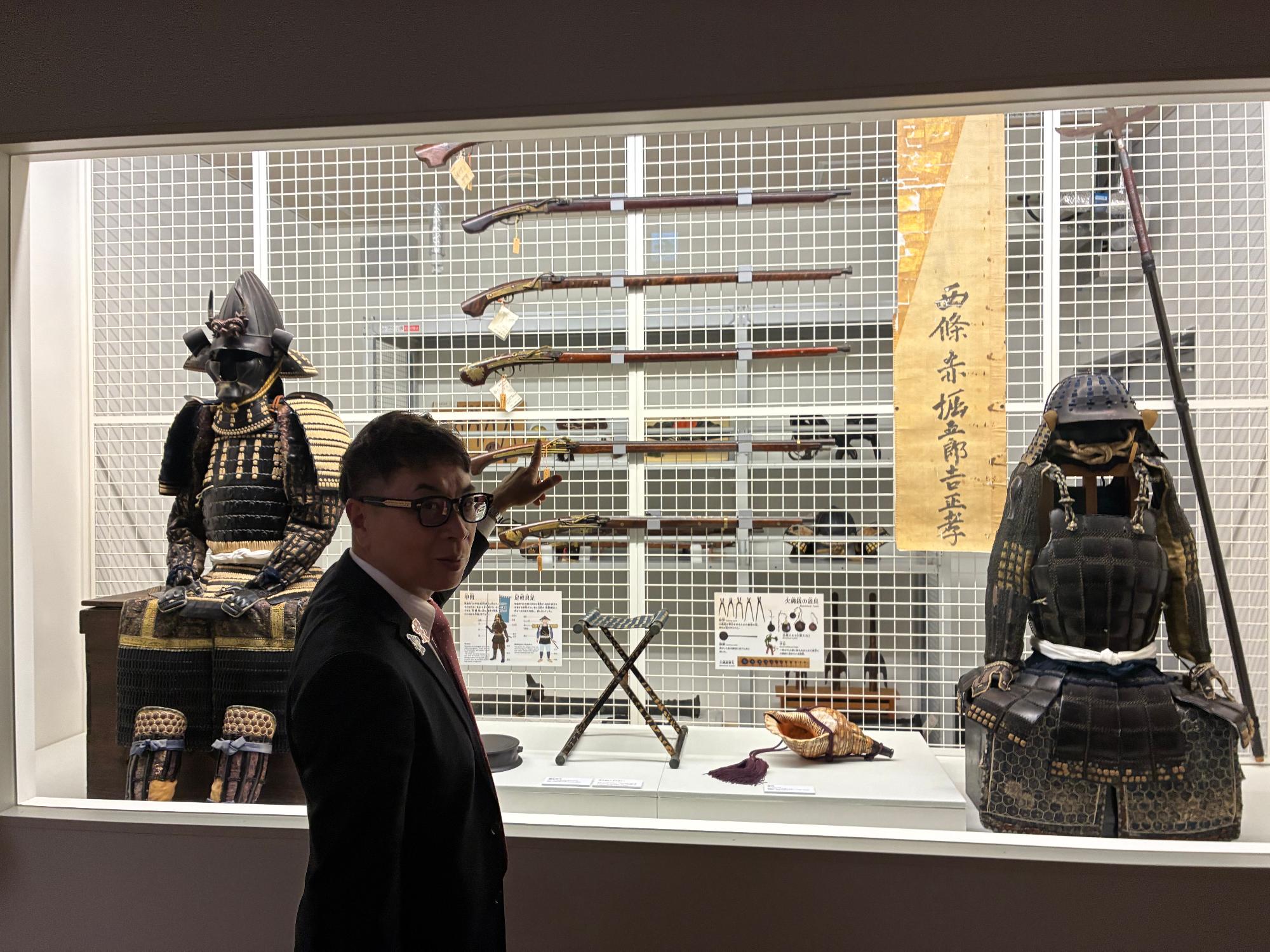 20260422_記念館を視察する近藤市長