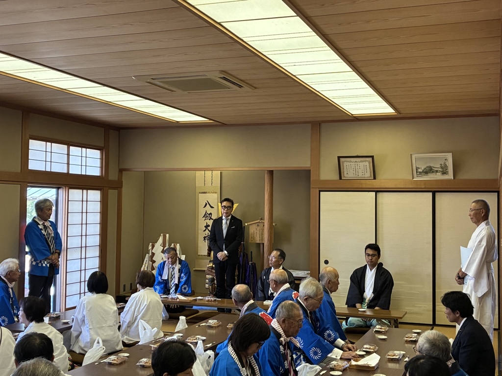 秋祭りで挨拶をする近藤市長