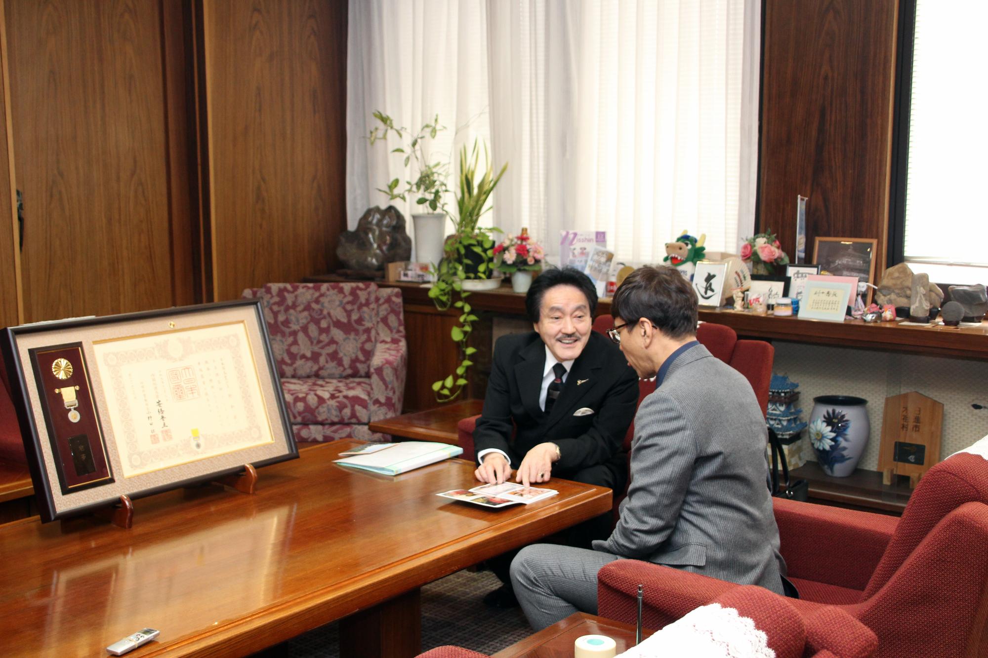 上野和彦さん表敬訪問の様子