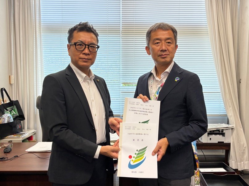 20260715_国土交通省道路局 富山英範官房審議官（道路）（兼任）へ要望書を手交する近藤市長