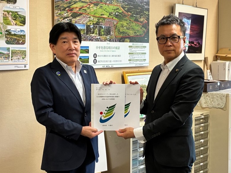 20260715_国土交通省都市局 中田裕人局長へ要望書を手交する近藤市長