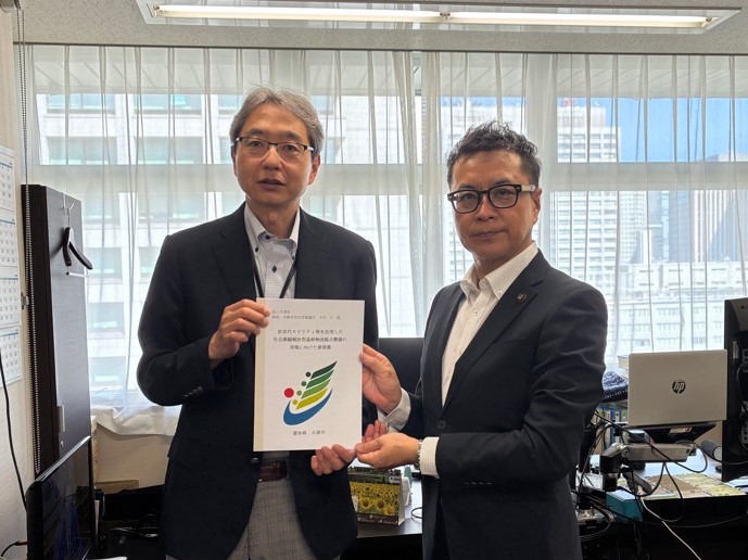 20260715_国土交通省物流・自動車局 木村大官房審議官（物流・自動車）へ要望書を手交する近藤市長