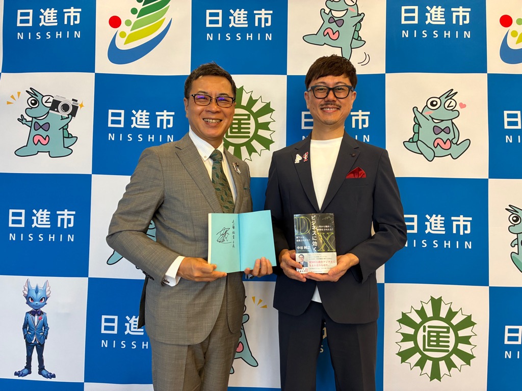 20260717_写真左から近藤市長、中谷デジタル戦略監