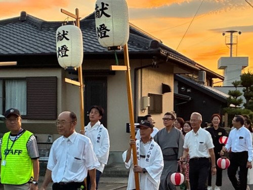 20260726_提灯行列に参加している近藤市長