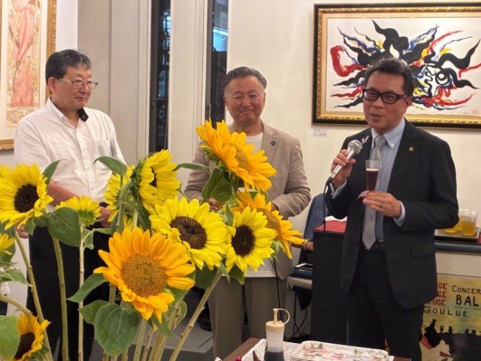20260806_レセプションで挨拶をする近藤市長