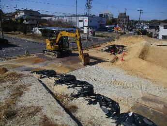 西側（平針側）で交差点改良を行っています。（令和7年2月）
