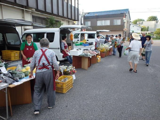 朝市を開催している写真