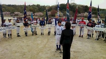全日本男子ソフトボール選手権の尾張予選会開会式にて選手宣誓をしている様子の写真