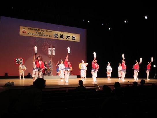 第31回国民文化祭・あいち2016平成28年度県文連東尾張部芸能大会にて劇を披露している様子の写真