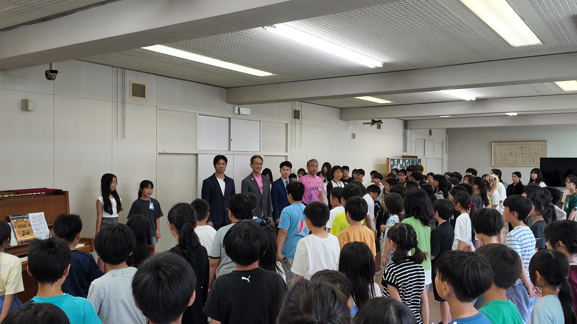 ピアノ贈呈式の様子