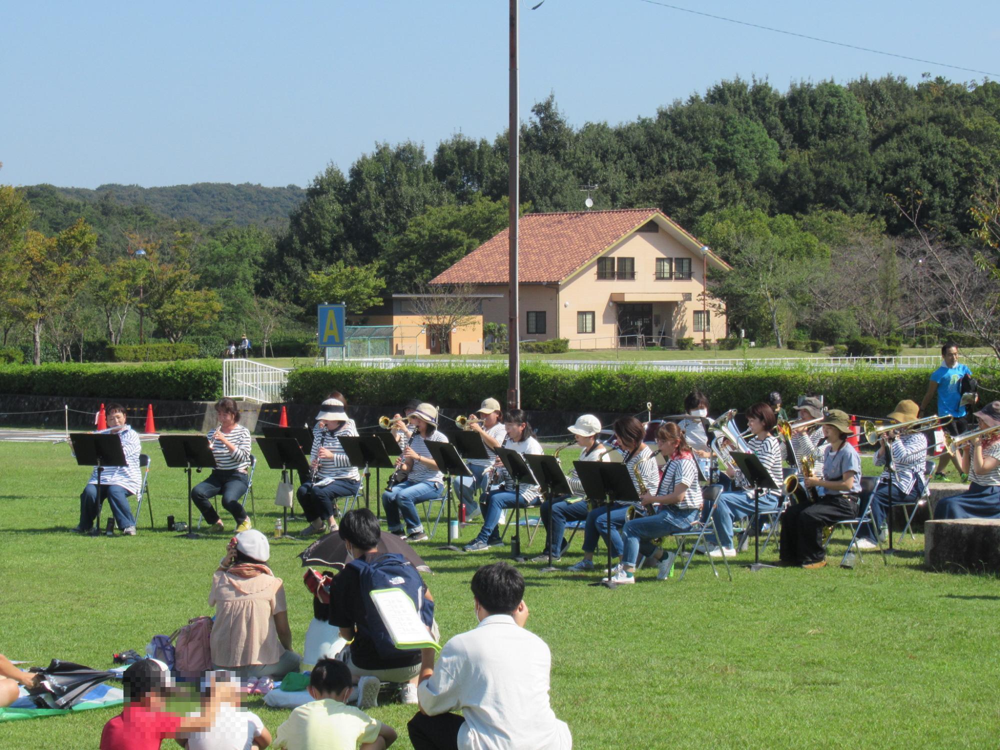 空の下で音楽を楽しもう！の様子