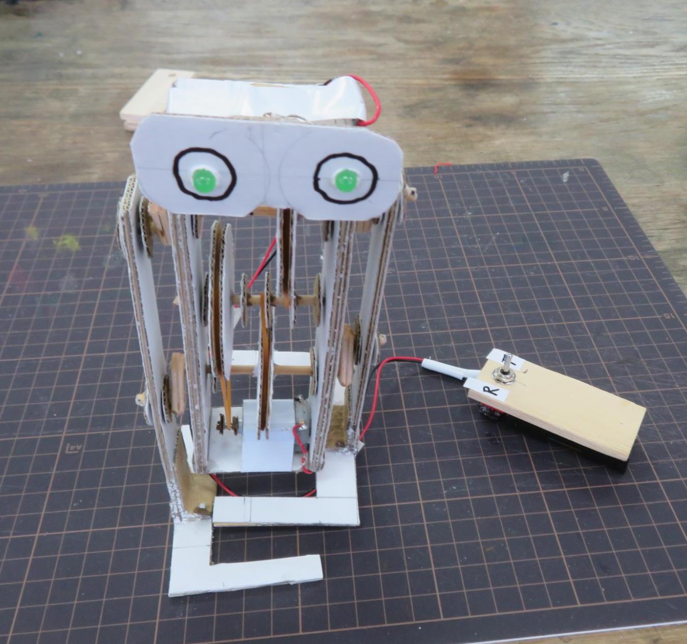 歩くロボット