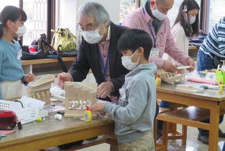 不思議！からくり階段でビー玉をのぼらせよう