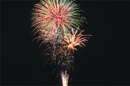 写真：約2,000発の趣向を凝らした花火が夜空を彩る「夢花火」